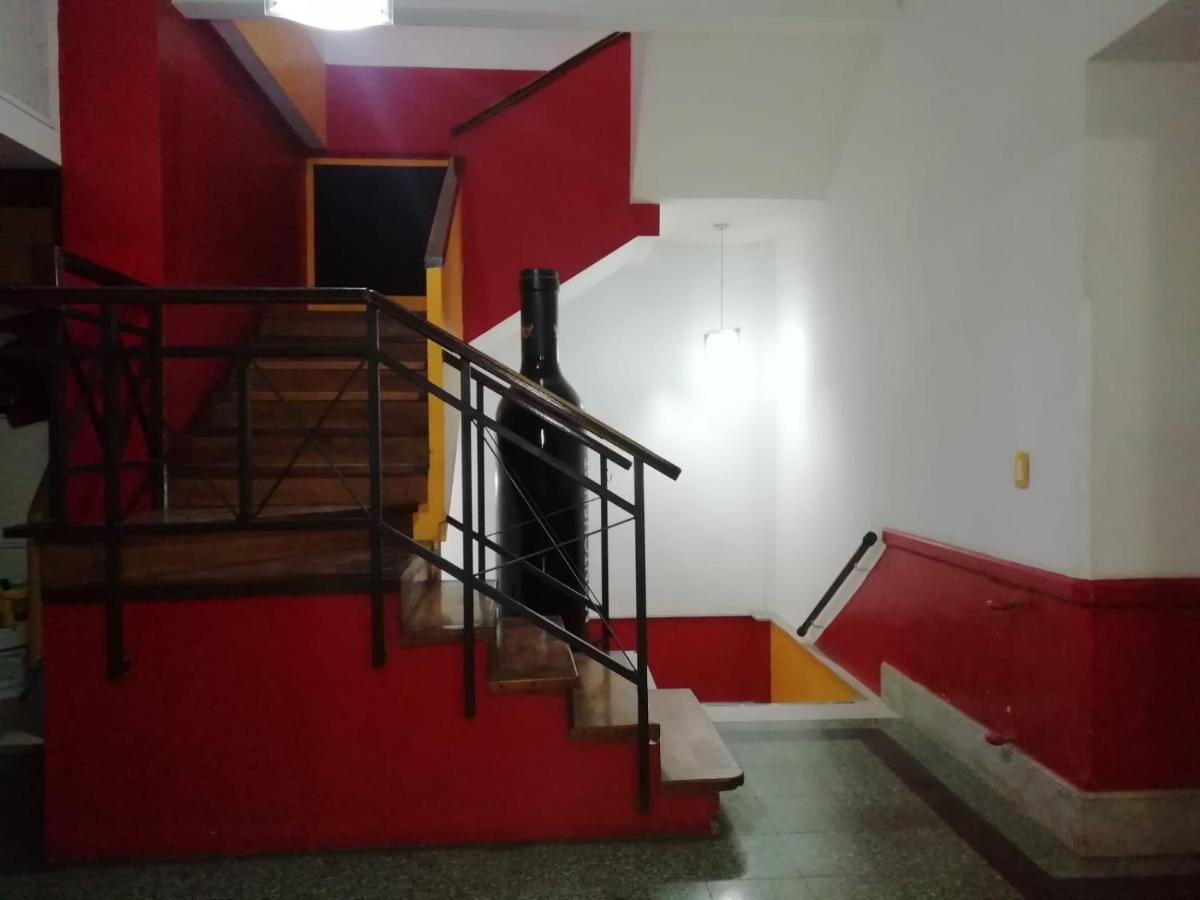 Katana Capsule Hostel Mendoza Ngoại thất bức ảnh